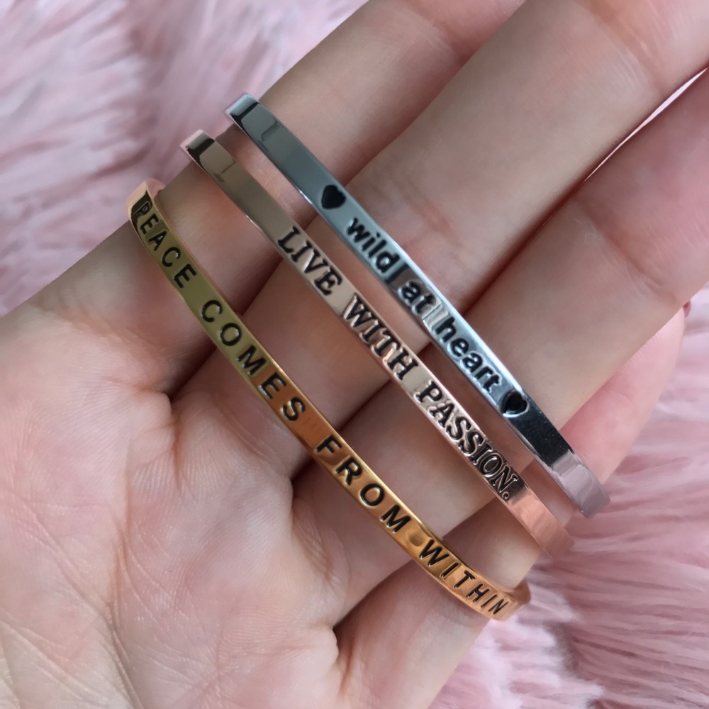 Beautiful Set Three Tone Bangles🎀 - Picture 3 of 8